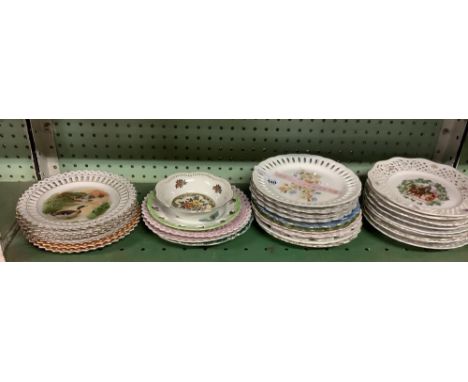 QTY OF APPROX 30 VINTAGE RIBBON PLATES