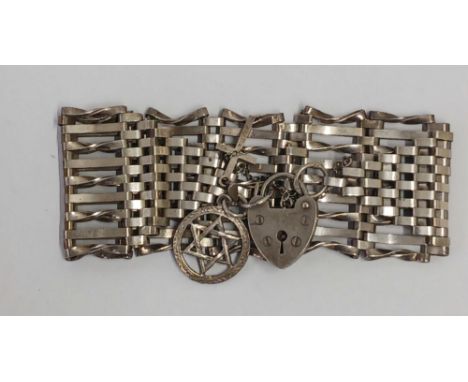 A WIDE SILVER GATE BRACELET WITH HEART PADLOCK