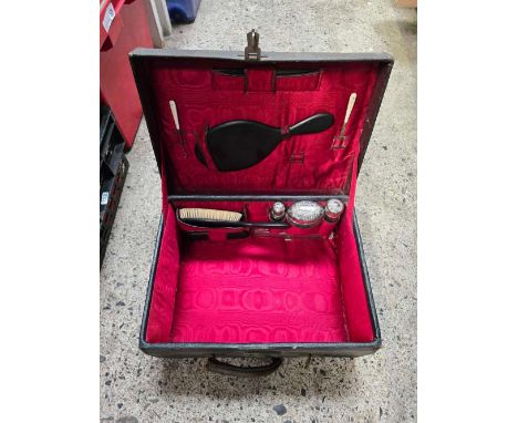 VINTAGE VANITY CASE WITH CONTENTS