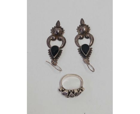 A LARGE PAIR OF SILVER ONYX EAR PENDANTS & SILVER MOUNTED RING