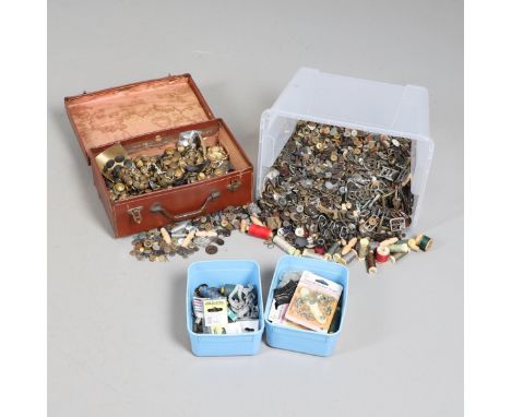 A large collection of General Service buttons, other for New Zealand Air force, Royal Artillery and Royal Navy and a large qu