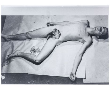 Wiener Aktionismus - - Nitsch, Hermann. Heinz Cibulka in der 12. Aktion von Hermann Nitsch. Photo von Franciska Cibulka. Orig