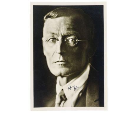 Hesse, Hermann. Zwei Porträt-Postkarten und zwei Publikationen, eigenhändig signiert bzw. monogrammiert. 1950er Jahre.I. Hess