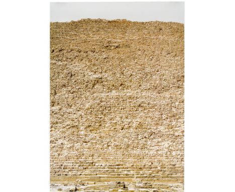 Gursky, Andreas. Cheops. C-Print auf starkem Offset-Papier. Signiert mit schwarzem Faserstift unten rechts. Eingedruckter Edi