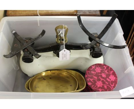 Set of kitchen balance scales with brass pans, scale weights (qty)