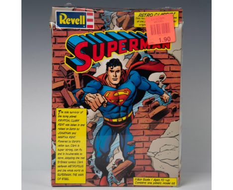 Model kit captures the classic Superman design from the comics and early cartoons, with a muscular build and cape. 1:8 scale.