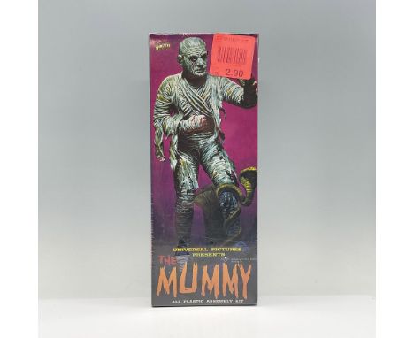 This item comes sealed in original box which measures 5.5"L x 2.5"W x 13"H. UPC: 090733075031. Issued: 1999Condition: Age rel
