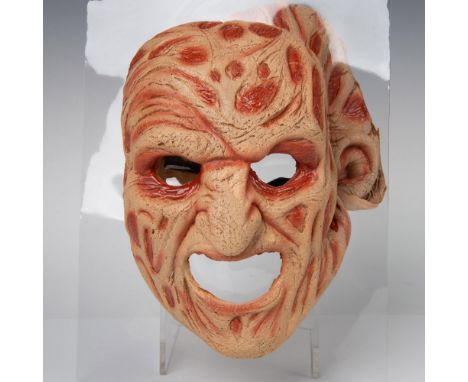 Evoke horror with Rubie's Freddy Krueger latex mask, authentically capturing the iconic villain's appearance. The mask featur