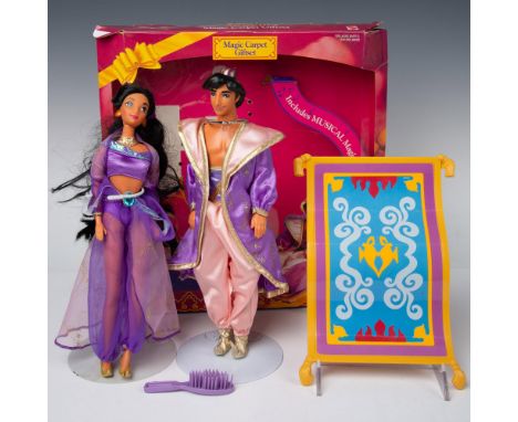 Enchant your collection with the allure of Agrabah through the Magic Carpet Giftset. Witness Aladdin and Jasmine in their res