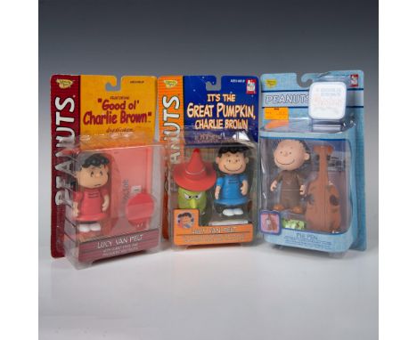 Capture the essence of Peanuts with three exclusive Charlie Brown action figures! Lucy Van Pelt from The Great Pumpkin wears 