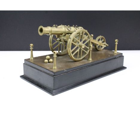 Decorative brass tabletop cannon with cannonballs on plinth, W 33cm, D 18cm, H 16.5cm