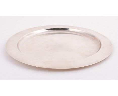 
	
		A SCOTTISH SILVER PLATE
		BROOK &amp; SON, EDINBURGH 1949
		32cm (12 1/2in) diameter
		710g (22.85 oz) 
		
		Condition R