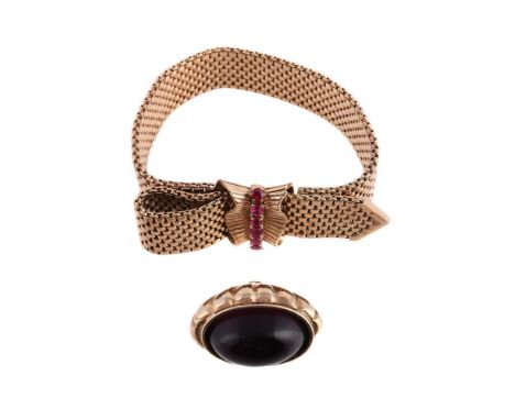 
	
		A 9 CARAT GOLD BRACELET WITH RUBY CLASP 
		LONDON 1957 
		The polished brick links to a reeded fluted clasp set with a r