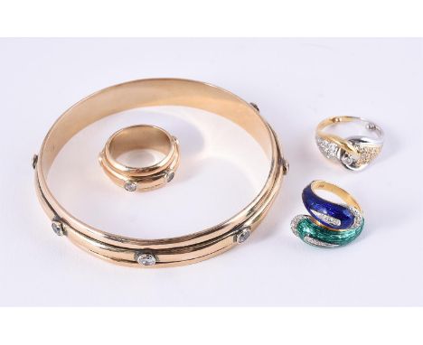 
	
		A SMALL COLLECTION OF JEWELLERY 
		To include an Italian two colour diamond set crossover ring, the two intersecting pan