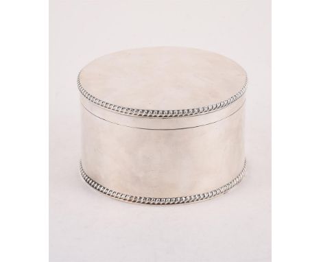 
	
		A SILVER CIRCULAR BISCUIT TIN
		GOLDSMITHS &amp; SILVERSMITHS CO. LTD., SHEFFIELD 1918
		With gadrooned borders
		14.5cm