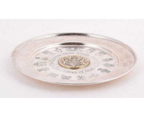 
	
		A SILVER CIRCULAR SALVER
		YORKSHIRE MINT, BIRMINGHAM 1977
		Commemorating the Queen&#39;s silver jubilee, with a chased