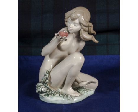 A Lladro figure No. 1482 Eve with original box 