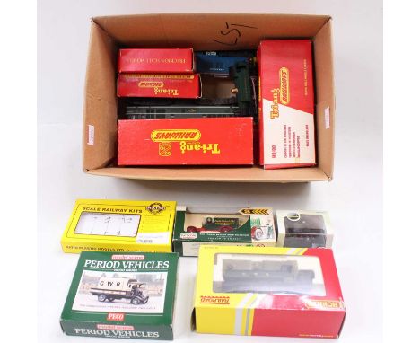 Box containing mainly Triang 00 gauge items: R150S 4-6-0 loco &amp; tender BR black 61572 (F-BP); R259 Britannia loco (P-BVG)