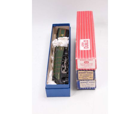 Hornby Dublo A4 loco &amp; tender Golden Fleece converted to 3-rail by the use of a 3-rail chassis, (VG-E); Coaches:- BR(S) s