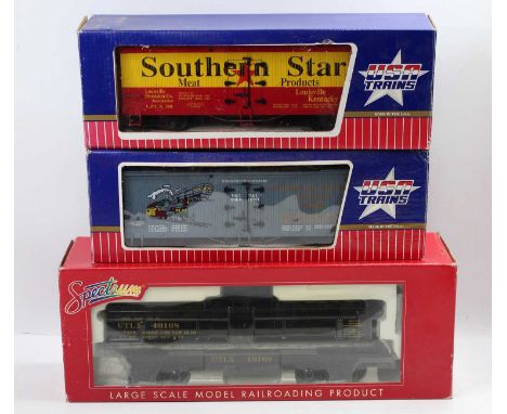USA Trains and Bachmann G Scale boxed rolling stock group, 3 examples to include USA Trains Southern Star Refrigerator Car, U