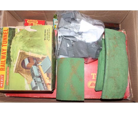 Tray containing Triang Princess Elizabeth passenger set with two coaches and a quantity of track (G) (BP) with 3 tunnels, 3 x