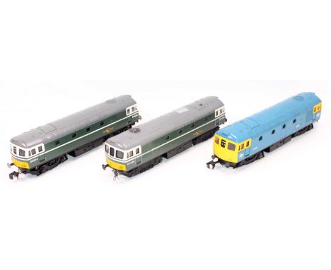 Three Lima Bo-Bo class 33 diesel locos: two green D6506 (one fitted with 3-link couplings) and one blue D6524, all (VG)