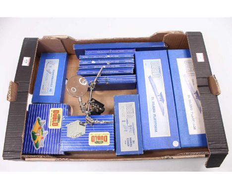 Large tray containing Hornby Dublo accessories: D1 Island Platform (NM-BNM); another (E-BNM) both without white edges, mid bl