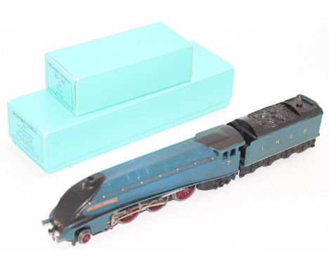 EDL1 Hornby Dublo 3-rail ‘Sir Nigel Gresley’ LNER No.7 loco &amp; tender. Loco (E) tender small distortion to coal and slight