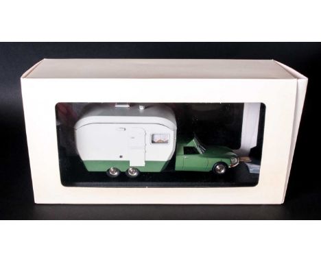 Classiques Diecast Metal Model 1.43 Scale Citroen and Caravan 1021. Cream and Green Colour way with Glass Display Case and Bo