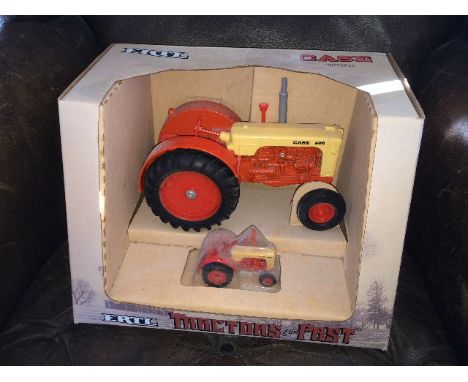 ERTL - CASE 600 - "TRACTORS OF THE PAST" - SET (213) SCALE 1:16