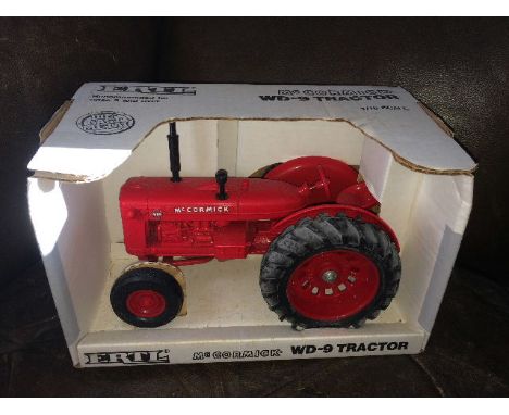 ERTL - MCCORMICK WD-9 (633) SCALE 1:16