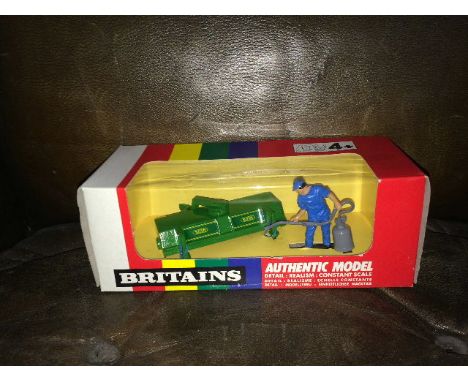 BRITAINS - YARD BRUSH (9559) 1:32 SCALE