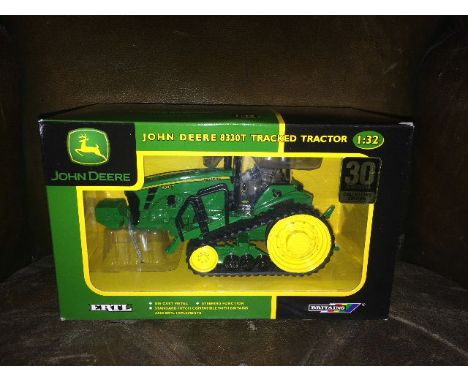 BRITAINS - JOHN DEERE 8330T TRACKED TRACTOR - COLLECTORS EDITION (42195) SCALE 1:32