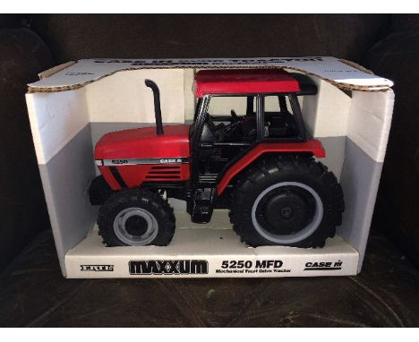 ERTL - CASE IH5250 MAXXUM TRACTOR (676) SCALE 1:16