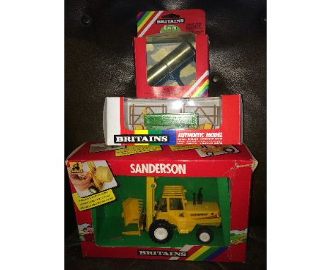 BRITAINS - SANDERSON FORKLIFT (9513), TIPPING TRAILER WITH BALES - GREEN/YELLOW (9565) &amp; BRITAINS - KIDD HEAVY DUTY ROLLE