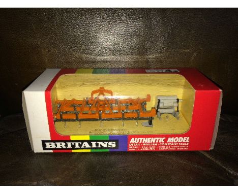 BRITAINS - FRONT MOUNTED CULTIVATOR - ORANGE/SILVER (9547) 1:32 SCALE