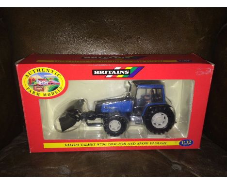 BRITAINS - VALTRA VALMET 8750 & SNOW PLOUGH - BLUE (09638) 1:32 SCALE