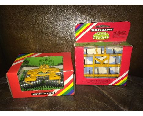 BRITAINS - DISC HARROW - YELLOW (9553) & BRITAINS - BOMFORD CULTIVATORN (9561) BOTH 1:32 SCALE