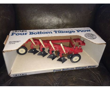 ERTL - FOUR BOTTOM TILLAGE PLOW (476) SCALE 1:16