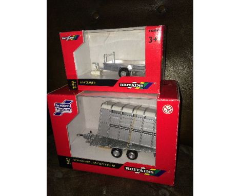 BRITAINS - IFOR WILLIAMS LIVESTOCK TRAILER - NEW STYLE BOX (40710) & BRITAINS - ATV TRAILER (42722) BOTH 1:32 SCALE