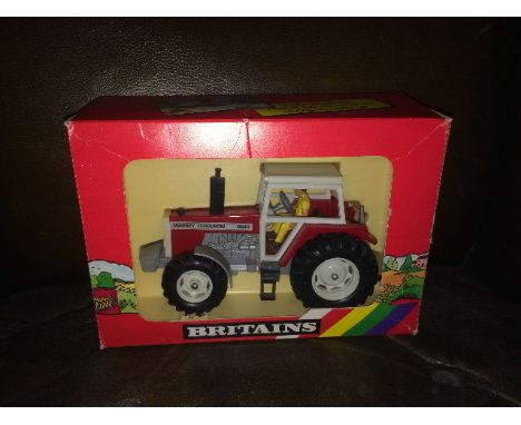 BRITAINS - MASSEY FERGUSON 2680 - WHITE CAB, NO GLAZING & ENGINE NOISE) (9520) 1:32 SCALE