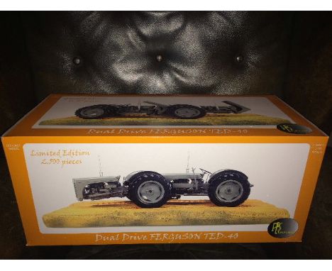 UNIVERSAL HOBBIES - DUAL DRIVE FERGUSON TED 40 - LIMITED EDITION - 1:16 SCALE