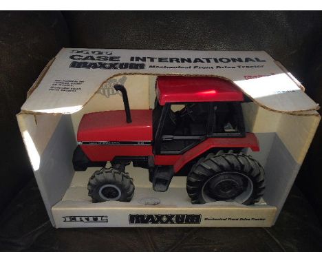 ERTL - CASE INTERNATIONAL 5130 MAXXUM (696) SCALE 1:16