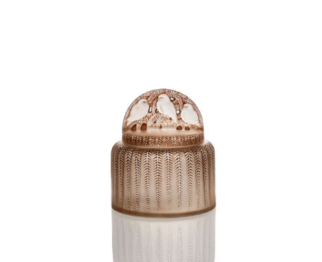 RENÉ LALIQUE (FRENCH 1860-1945) BOMBAY BOX AND COVER, NO, 93 designed 1933 clear, frosted and sienna stained stencilled R. LA