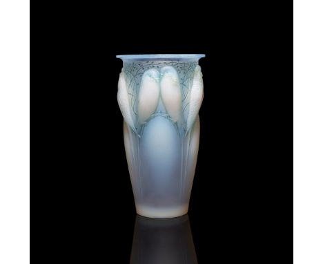 ‡ RENÉ LALIQUE (FRENCH 1860-1945) CEYLAN VASE, NO. 905 designed 1924 opalescent and green stained stencilled R. LALIQUE FRANC