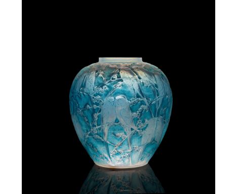 ‡ RENÉ LALIQUE (FRENCH 1860-1945) PERRUCHES VASE, NO. 876 designed 1919 cased opalescent and blue stained intaglio R. LALIQUE