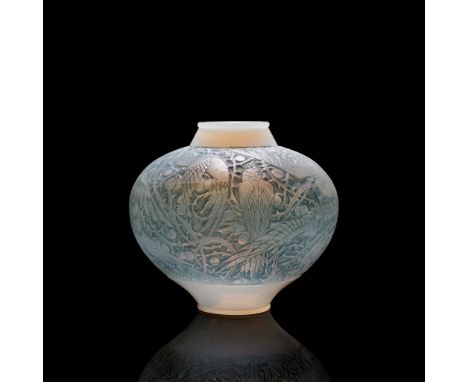 ‡ RENÉ LALIQUE (FRENCH 1860-1945) ARAS VASE, NO. 919 designed 1924 cased opalescent and blue stained intaglio R. LALIQUE(23 c