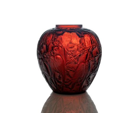 ‡ RENÉ LALIQUE (FRENCH 1860-1945) PERRUCHES VASE, NO. 876 designed 1919 deep amber and white stained intaglio R. LALIQUE, mou