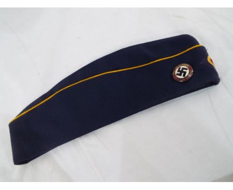 A German army hat displaying air force capo badge. Estimate £20 - £40