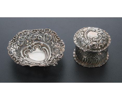 Victorian repoussé silver ring box, decorated with Rococo scroll and foliate bands, the hinged cover enclosing a gilt interio